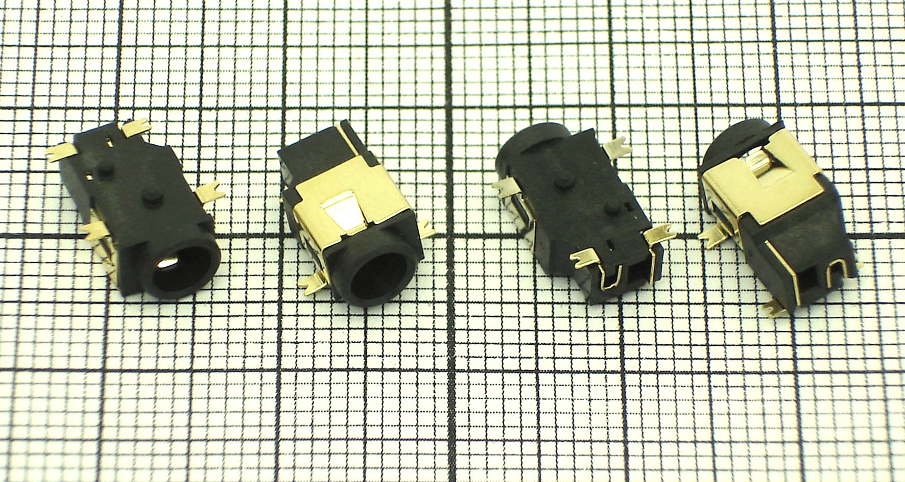 Разъем питания для планшета №3 (0.7х4 мм)