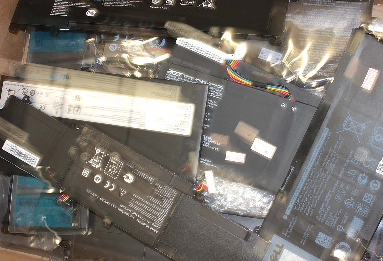 Аккумуляторная батарея для ноутбуков неисправная на запчасти Li-Pol (в ассортименте)