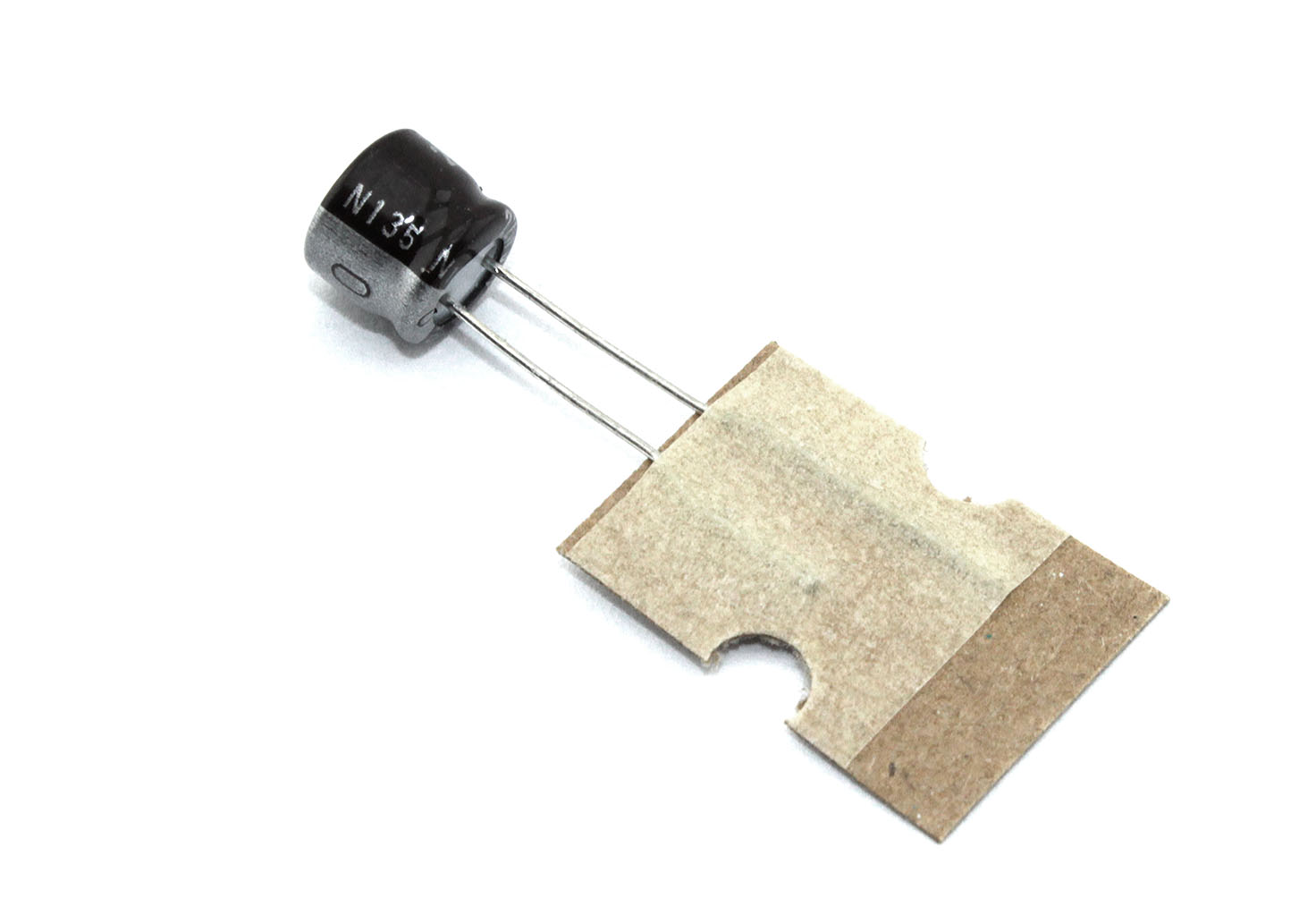 Конденсатор электролитический Nichicon [UMV1V220MFD1TP]