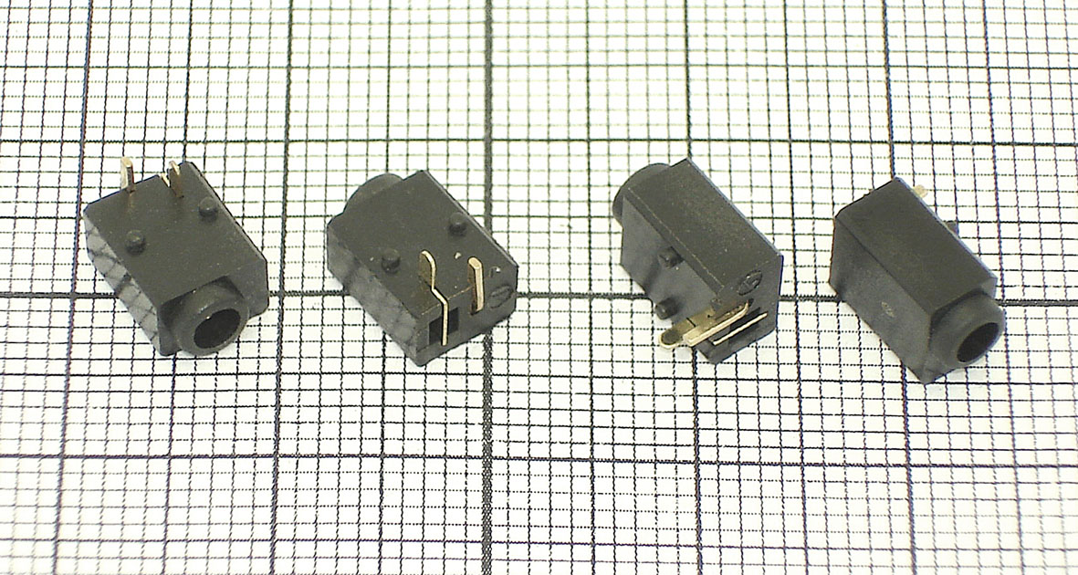 Разъем питания для планшета №12 (0.7х2.5мм)